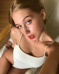 Аня